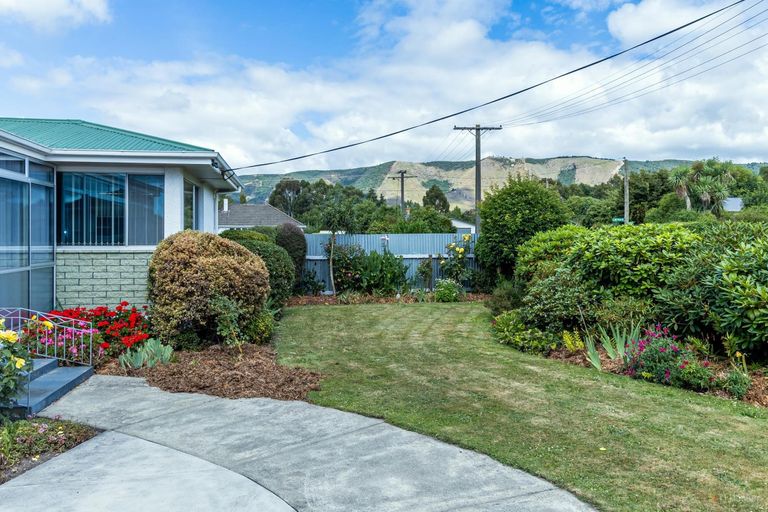 Photo of property in 1 Dixon Street, Waimate, 7924