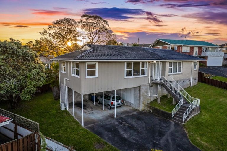 Photo of property in 1/32 Rosewarne Crescent, Glendene, Auckland, 0602