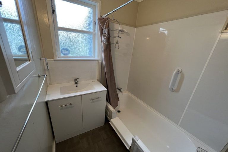 Photo of property in 64 Andrew Avenue, Roslyn, Palmerston North, 4414