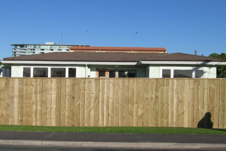 Photo of property in 6 Edward Avenue, Orewa, 0931