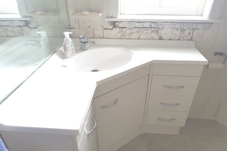 Photo of property in 11 Lansdowne Street, Bayswater, Auckland, 0622