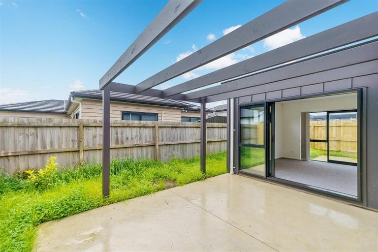 Photo of property in 46 Black Beech Crescent, Takanini, 2110