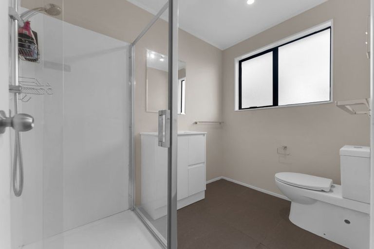 Photo of property in 2/41 Taitimu Drive, Weymouth, Auckland, 2103