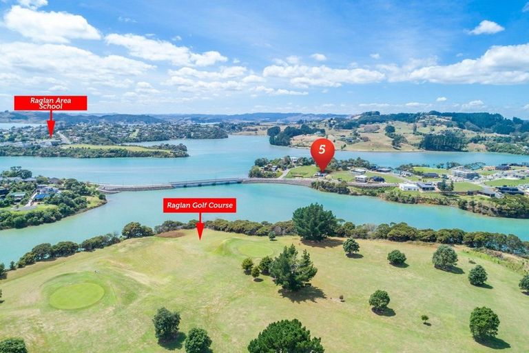 Photo of property in 5 Rangitahi Road, Raglan, 3225