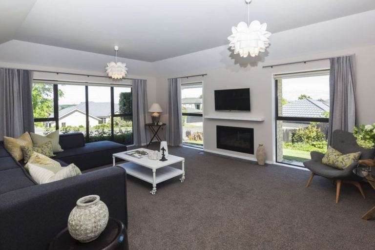 Photo of property in 25 Highcrest Heights, Westmorland, Christchurch, 8025