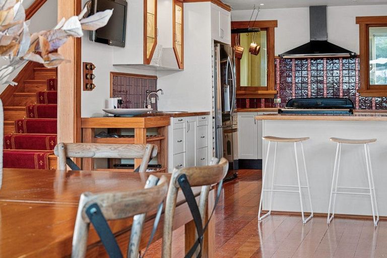 Photo of property in 16 Hukarere Road, Bluff Hill, Napier, 4110