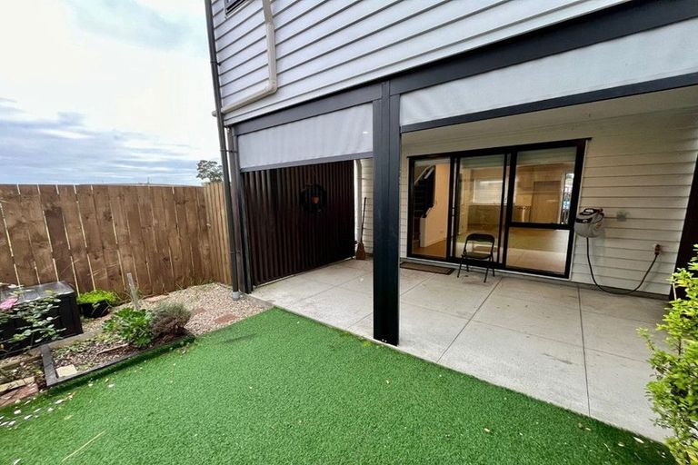 Photo of property in 2/5 Brandon Road, Glen Eden, Auckland, 0602