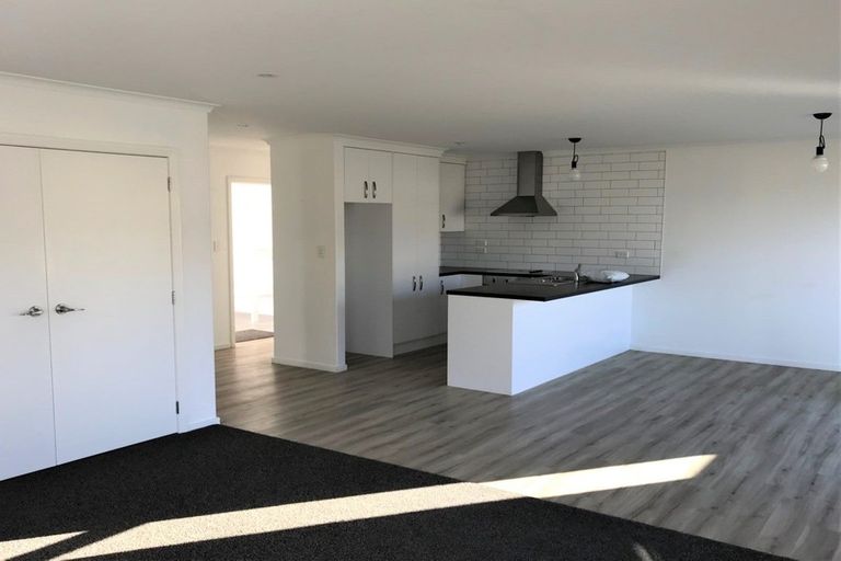 Photo of property in 19 Roto View, One Tree Point, 0118