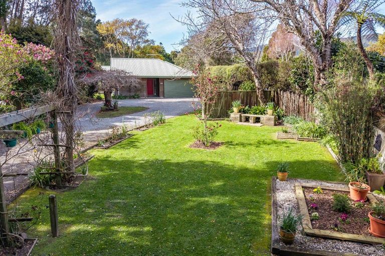 Photo of property in 243 Te Moana Road, Waikanae, 5036
