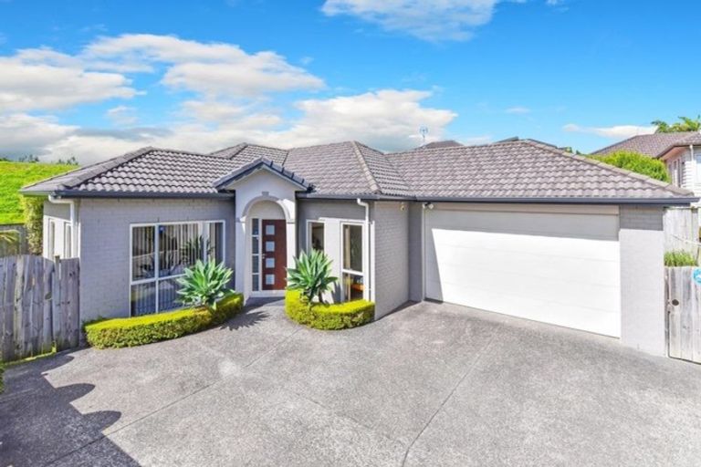 Photo of property in 15 Stamford Crescent, Flat Bush, Auckland, 2019