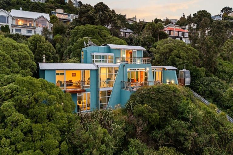 Photo of property in 365 Karaka Bay Road, Karaka Bays, Wellington, 6022