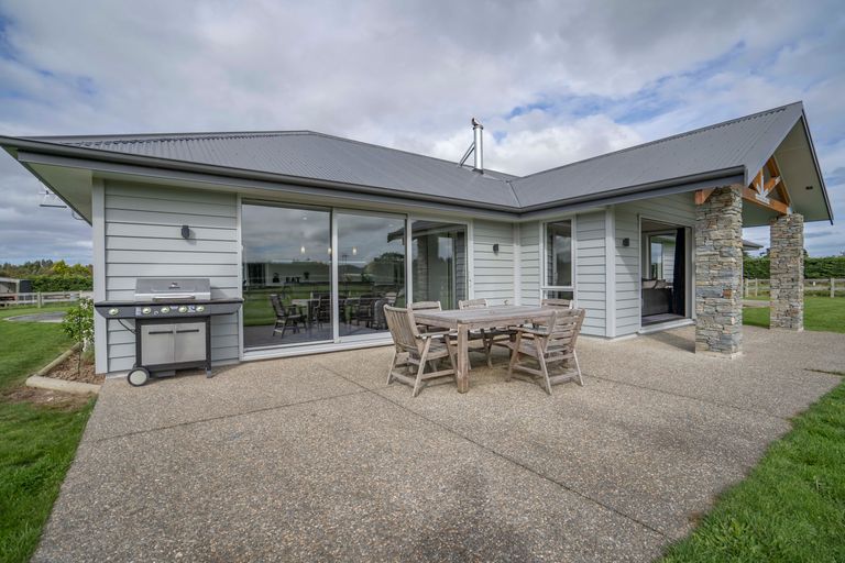 Photo of property in 15 Wilcox Road, Seaward Bush, Invercargill, 9871