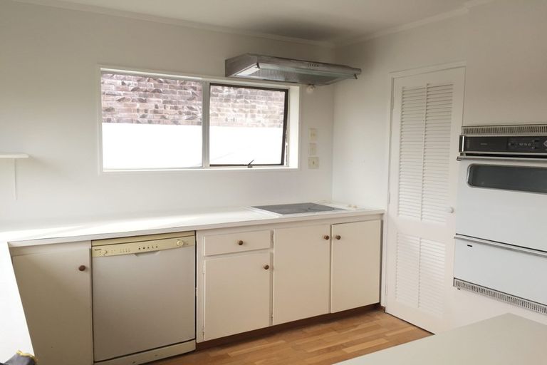 Photo of property in 2/127 Stapleford Crescent, Browns Bay, Auckland, 0630