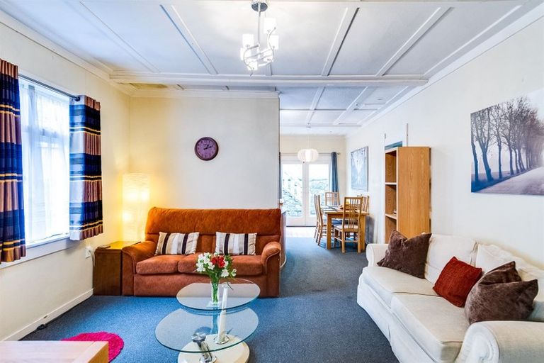 Photo of property in 5 Smale Terrace, Hospital Hill, Napier, 4110