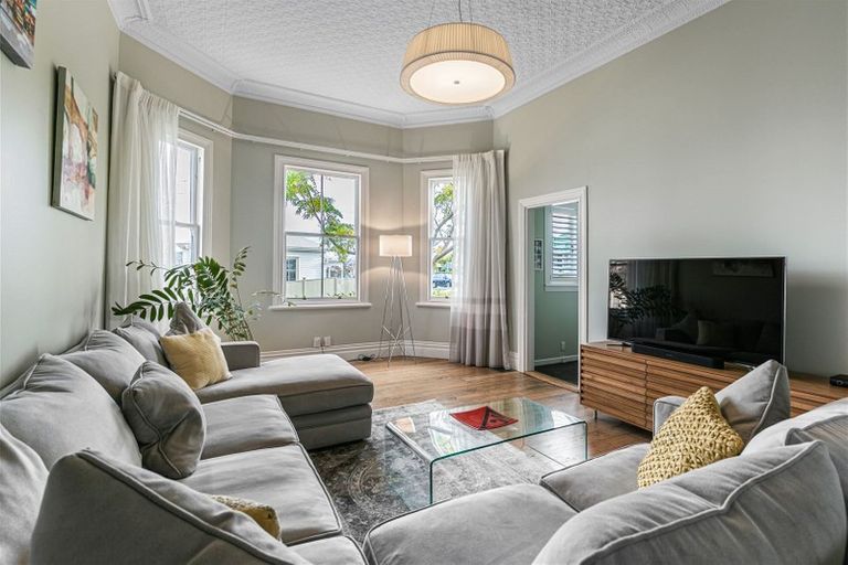 Photo of property in 37 Mozeley Avenue, Devonport, Auckland, 0624