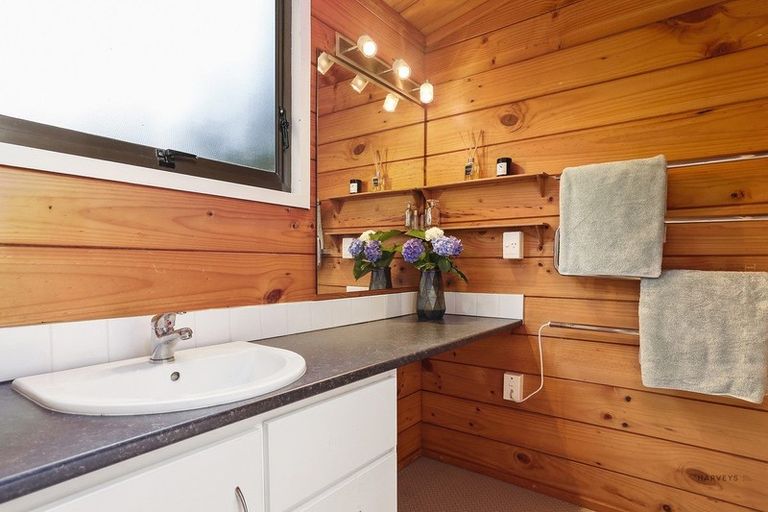 Photo of property in 63 Bush Road, Waiatarua, Auckland, 0604