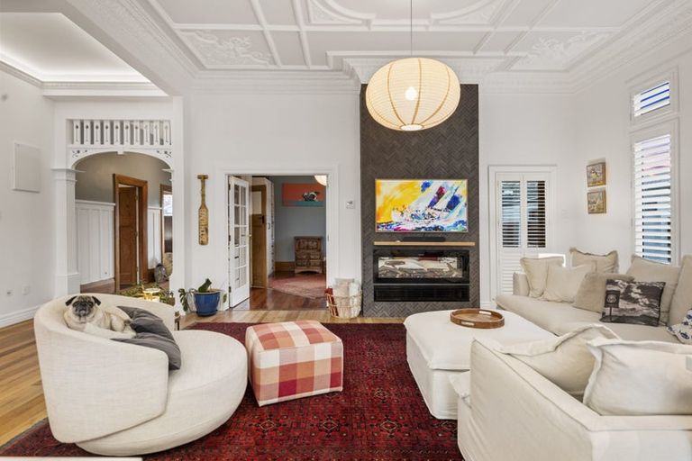Photo of property in 127 Hargest Crescent, Saint Clair, Dunedin, 9012