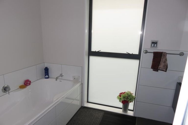 Photo of property in 5 Tea Tree Lane, Woodridge, Wellington, 6037