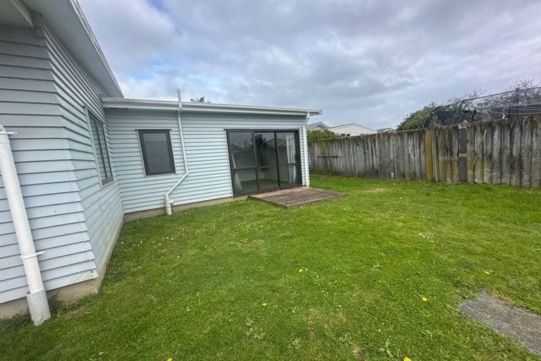 Photo of property in 19 Barrys Road, Glendene, Auckland, 0602