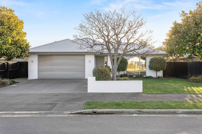 Photo of property in 32 Rue De La Mare, Parklands, Christchurch, 8083