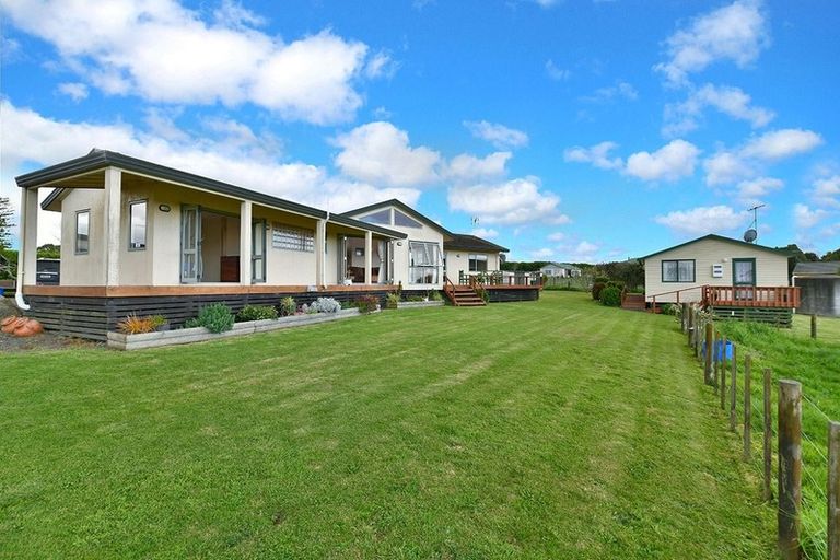 Photo of property in 100 South Head Road, South Head, Helensville, 0874
