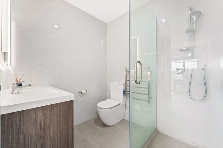 Photo of property in 222c Pakuranga Road, Pakuranga Heights, Auckland, 2010