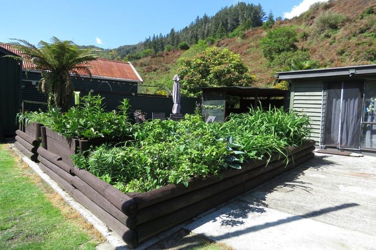 Photo of property in 20 Ramsay Street, Blacks Point, Reefton, 7830