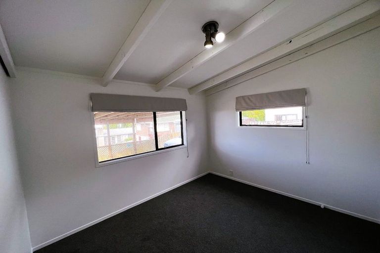 Photo of property in 1/537 Glenfield Road, Glenfield, Auckland, 0629