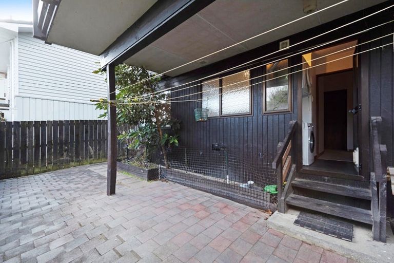 Photo of property in 16a Parklands Drive, Karori, Wellington, 6012