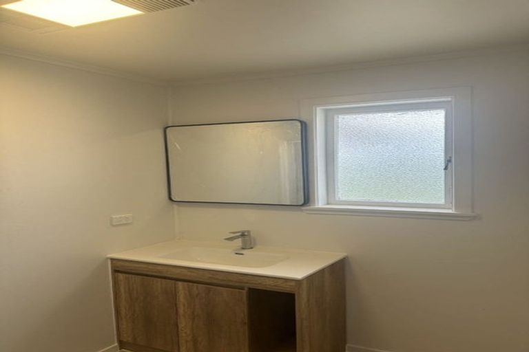 Photo of property in 479 Waitakere Road, Taupaki, Henderson, 0782