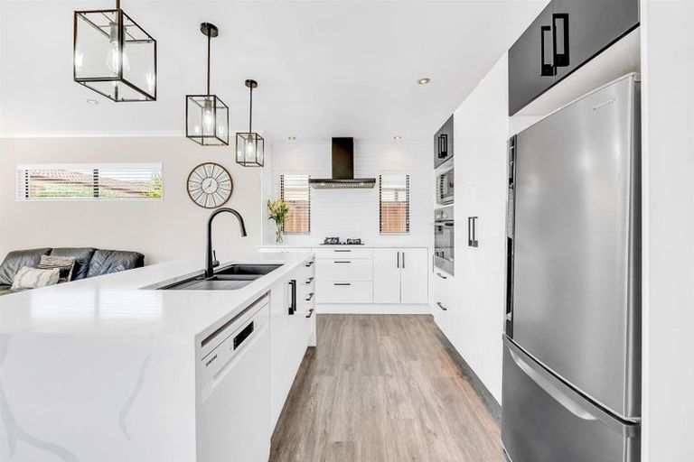 Photo of property in 14 Heidi Crescent, Flat Bush, Auckland, 2016