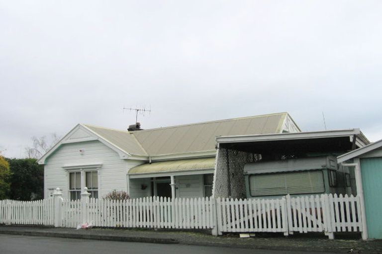 Photo of property in 12 Enfield Road, Hospital Hill, Napier, 4110