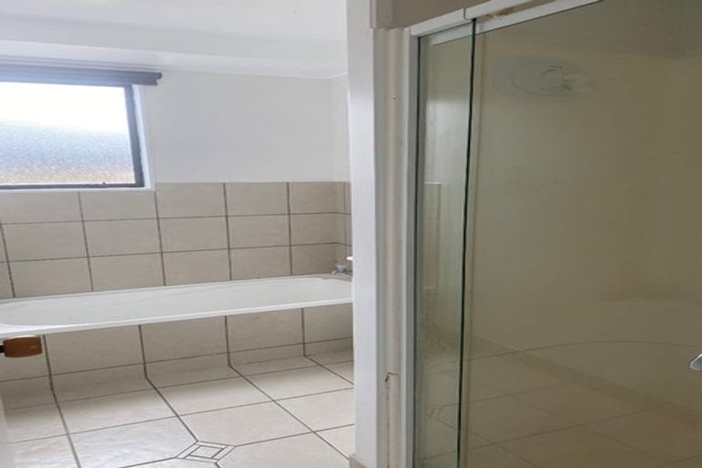 Photo of property in 2/16 Silver Creek Road, Weymouth, Auckland, 2103