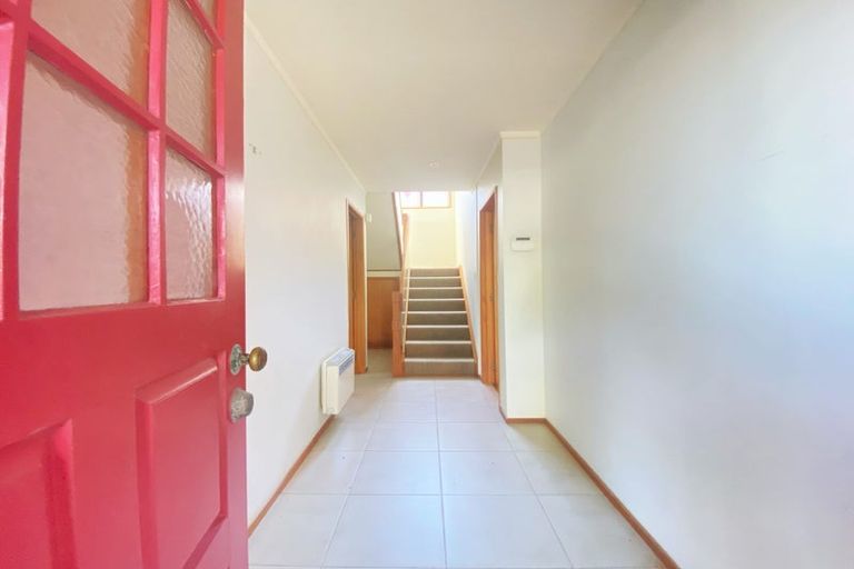 Photo of property in 1/28 Rangitoto Terrace, Milford, Auckland, 0620