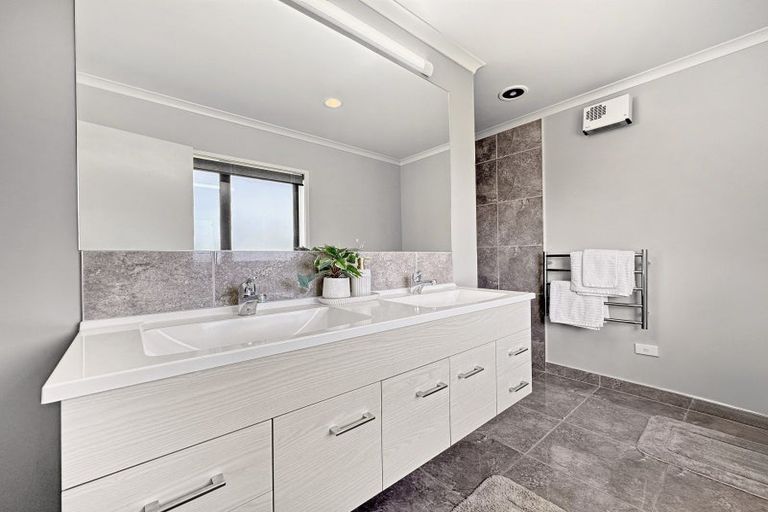 Photo of property in 12 Lacebark Drive, Kinloch, Taupo, 3377