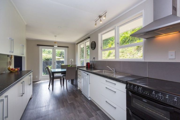 Photo of property in 29 Beaumont Crescent, Frankleigh Park, New Plymouth, 4310