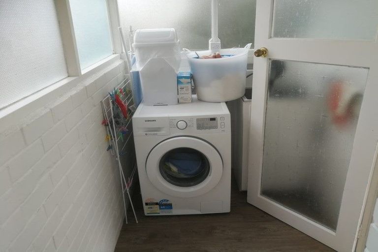 Photo of property in 1/24 Knights Road, Rothesay Bay, Auckland, 0630