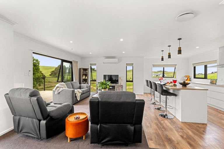 Photo of property in 64 Ruapuke Road, Raglan, 3296