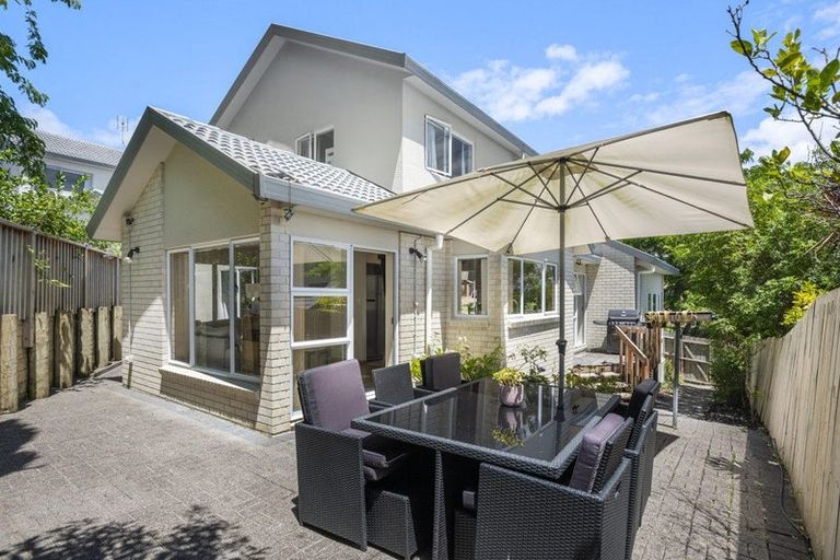 Photo of property in 20 Tenbless Court, Unsworth Heights, Auckland, 0632