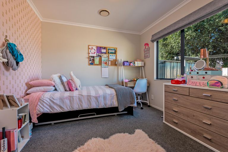 Photo of property in 3 Abby Road, Fitzherbert, Palmerston North, 4410