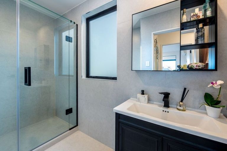 Photo of property in 18a Marama Street, Castor Bay, Auckland, 0620