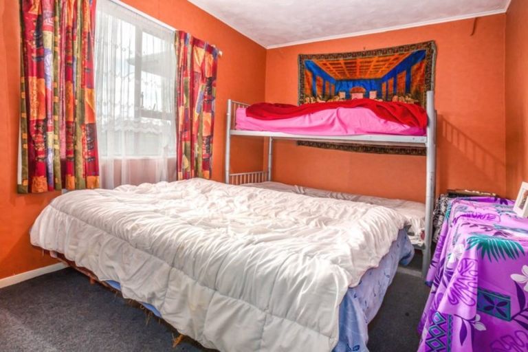Photo of property in 1a Bedford Street, Cannons Creek, Porirua, 5024