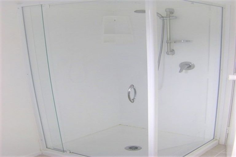 Photo of property in 7 Cheryl Place, Hillcrest, Auckland, 0627