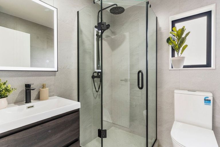 Photo of property in 43d Mirrabooka Avenue, Botany Downs, Auckland, 2010