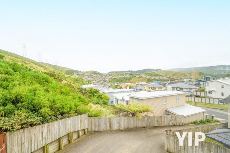 Photo of property in 50 Erlestoke Crescent, Churton Park, Wellington, 6037