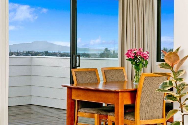 Photo of property in 59a Sunset Road, Totara Vale, Auckland, 0632