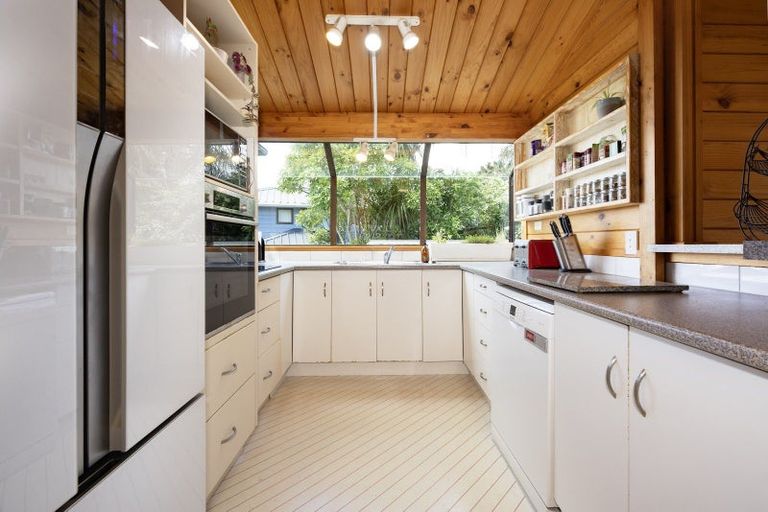 Photo of property in 62 Rhinevale Close, Henderson, Auckland, 0612