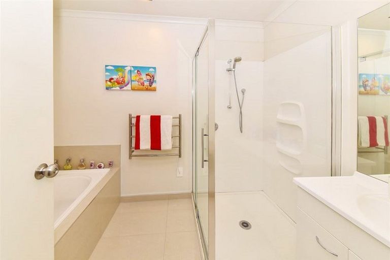 Photo of property in 88 Popokatea Drive, Takanini, 2112