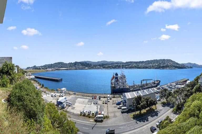 Photo of property in Shelley Bay Terraces, 2/61 Maupuia Road, Maupuia, Wellington, 6022