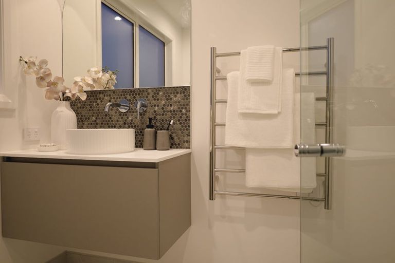 Photo of property in 60 Atlantic Drive, Fitzherbert, Palmerston North, 4410